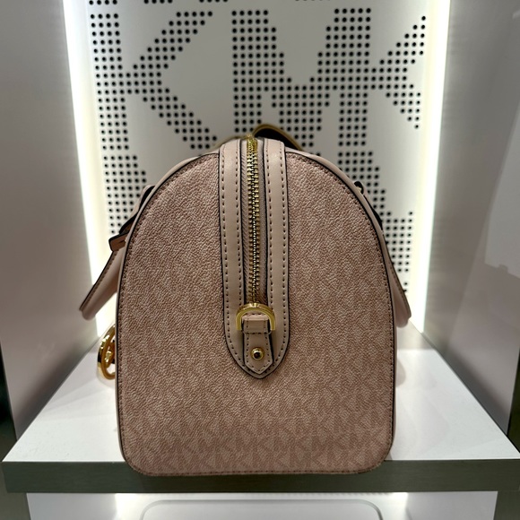 MICHAEL KORS TRAVEL MEDIUM DUFFEL SATCHEL / CROSSBODY LIGHT POWDER BLUSH COLOR - Picture 5 of 16